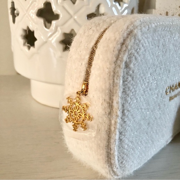 Chanel Limited Edition Beauty Bag and Gift Set - Picture 4 of 11